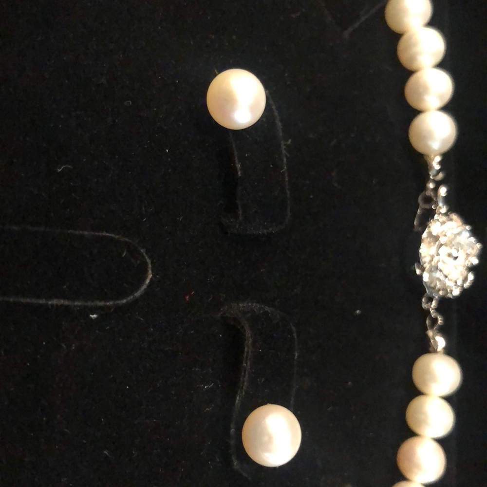 Pearl necklace and earrings - Picture 2 of 3